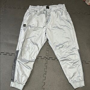 Under Armour Silver Sweatpants Athletic Joggers